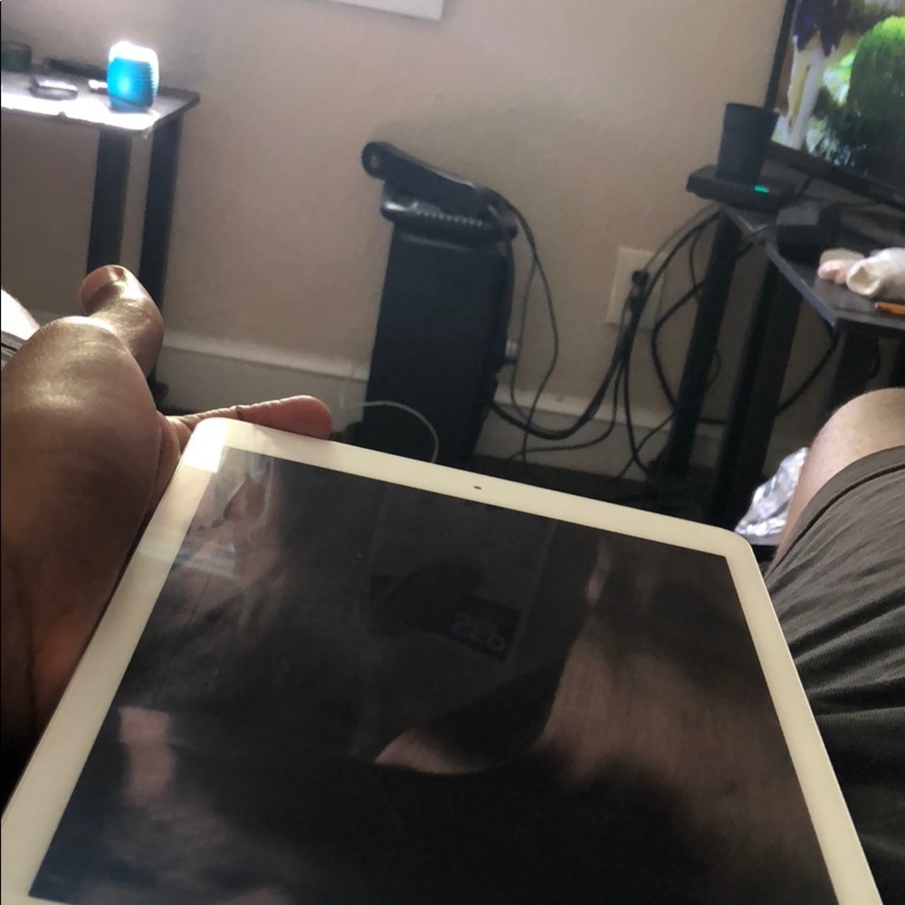 Ipad - Picture 2 of 4